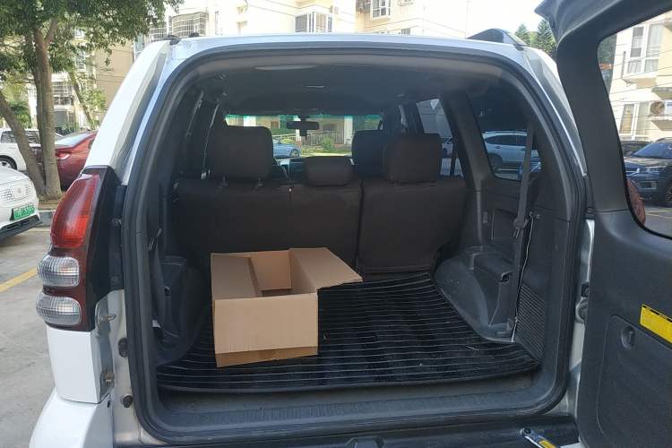 Used Toyota Prado 2004 GX 2.7 Automatic Model Trunk