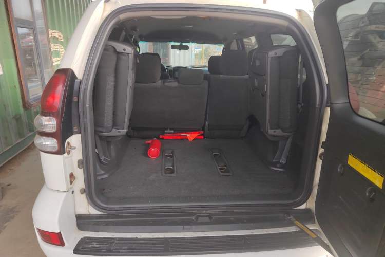 Used Toyota Prado 2004 GX 2.7 Automatic Model Trunk