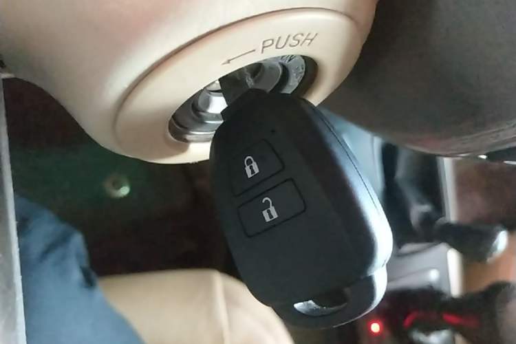 Used Toyota Prado 2004 GX 2.7 Automatic Model Vehicle Key