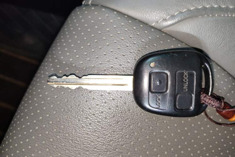 Used Toyota Prado 2004 GX 2.7 Automatic Model Vehicle Key