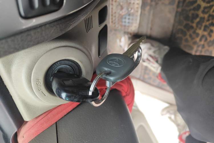 Used Toyota Prado 2004 GX 2.7 Manual Model Vehicle Key