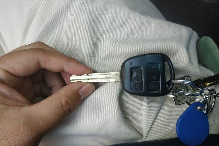 Used Toyota Prado 2004 GX 2.7 Automatic Model Vehicle Key