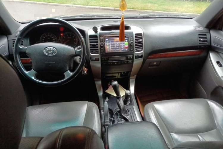 Used Toyota Prado 2005 4.0L Automatic GX Luxury Edition Center Console