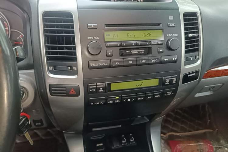 Used Toyota Prado 2005 4.0L Automatic GX Luxury Edition Audio And AC Panel