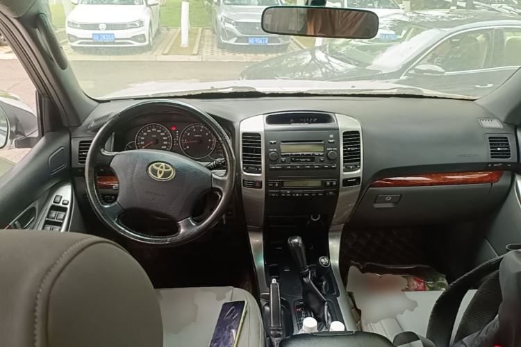 Used Toyota Prado 2005 4.0L Automatic GX Luxury Edition Center Console