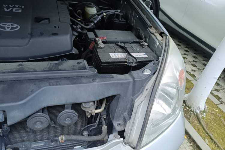 Used Toyota Prado 2005 4.0L Automatic GX Luxury Edition Engine Bay Left