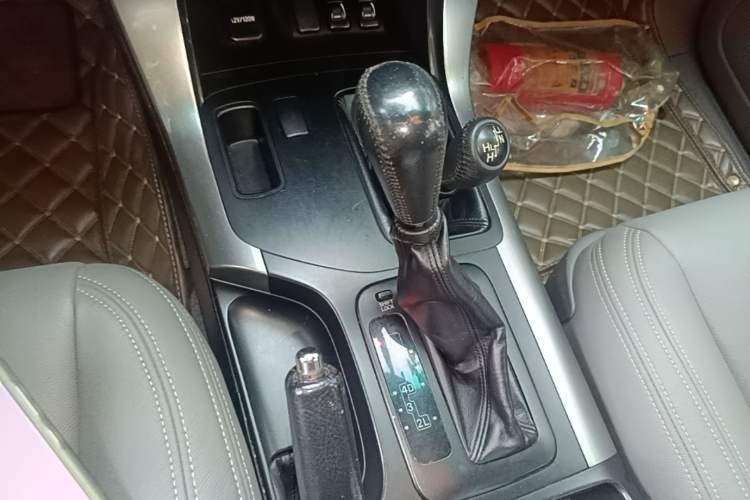 Used Toyota Prado 2005 4.0L Automatic GX Luxury Edition Gear Lever