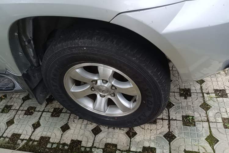 Used Toyota Prado 2005 4.0L Automatic GX Luxury Edition Right Front Wheel Hub