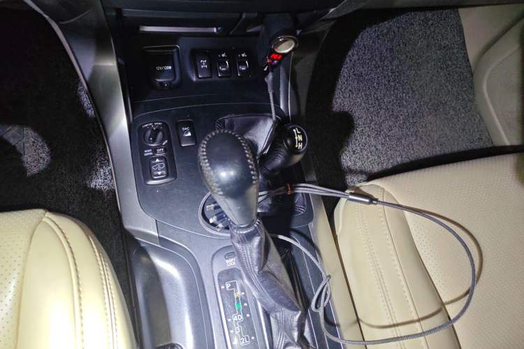 Used Toyota Prado 2006 4.0L Automatic VX Gear Lever