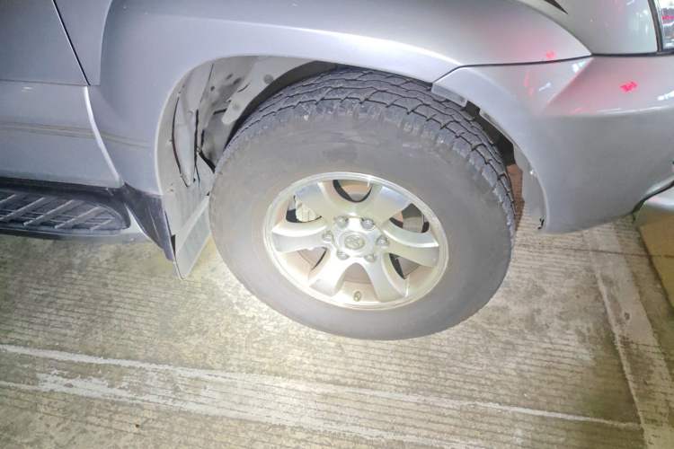 Used Toyota Prado 2006 4.0L Automatic VX Right Front Wheel Hub