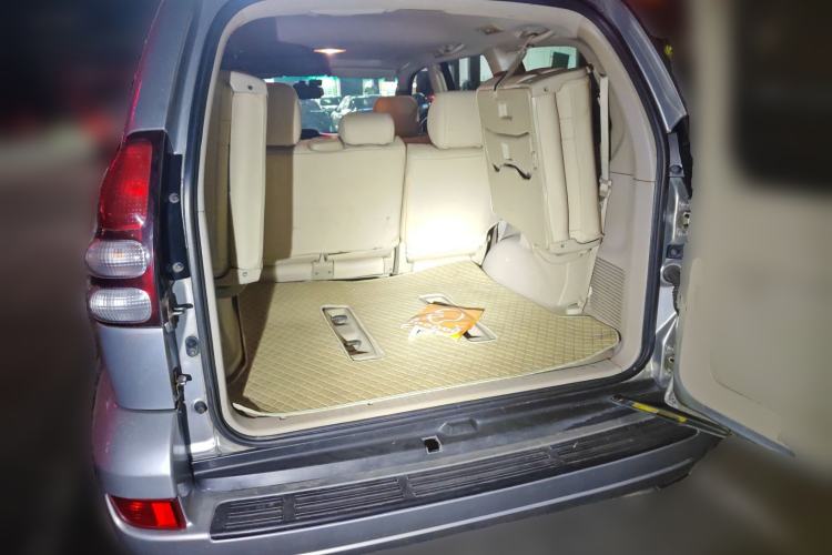 Used Toyota Prado 2006 4.0L Automatic VX Trunk
