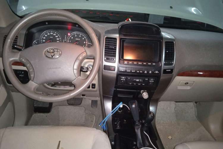 Used Toyota Prado 2006 4.0L Automatic VX Center Console