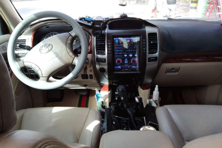 Used Toyota Prado 2006 4.0L Automatic VX NAVI Edition Center Console