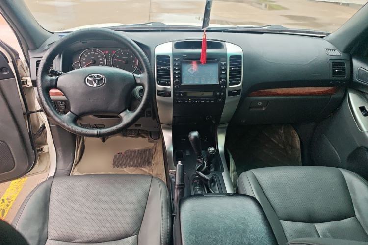 Used Toyota Prado 2006 4.0L Automatic VX Center Console