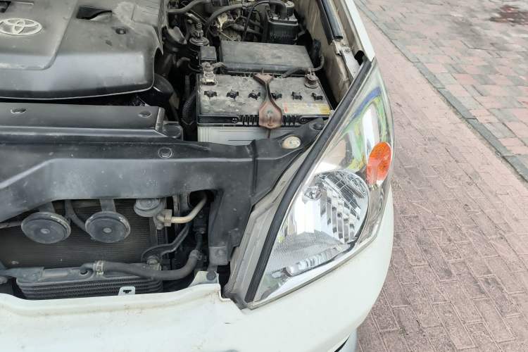 Used Toyota Prado 2006 4.0L Automatic VX Engine Bay Left