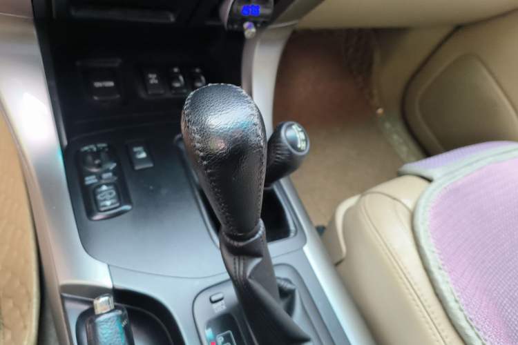Used Toyota Prado 2006 4.0L Automatic VX Gear Lever