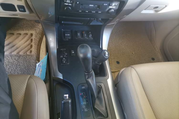 Used Toyota Prado 2006 4.0L Automatic VX NAVI Edition Gear Lever