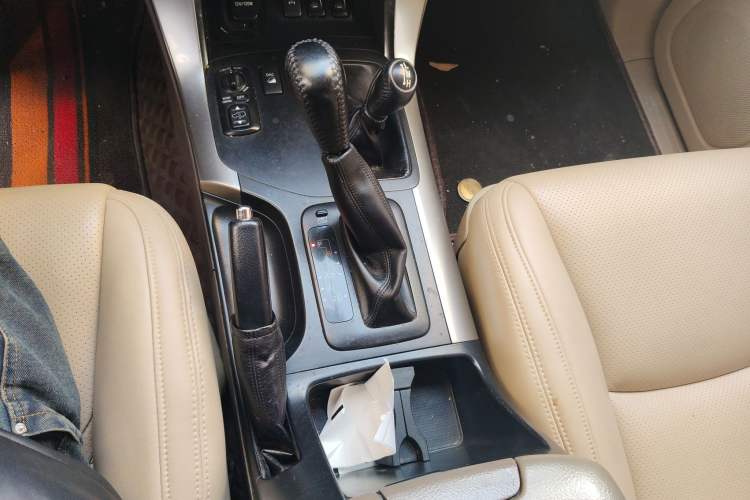 Used Toyota Prado 2006 4.0L Automatic VX Gear Lever