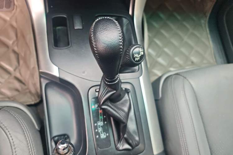 Used Toyota Prado 2006 4.0L Automatic VX Gear Lever