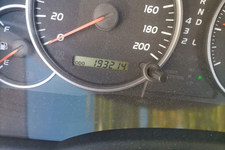Used Toyota Prado 2006 4.0L Automatic VX NAVI Edition Odometer Close Up