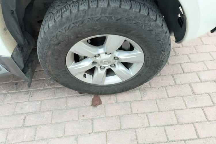Used Toyota Prado 2006 4.0L Automatic VX Right Front Wheel Hub
