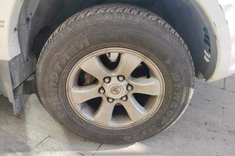 Used Toyota Prado 2006 4.0L Automatic VX Right Front Wheel Hub