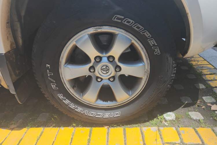 Used Toyota Prado 2006 4.0L Automatic VX NAVI Edition Right Front Wheel Hub