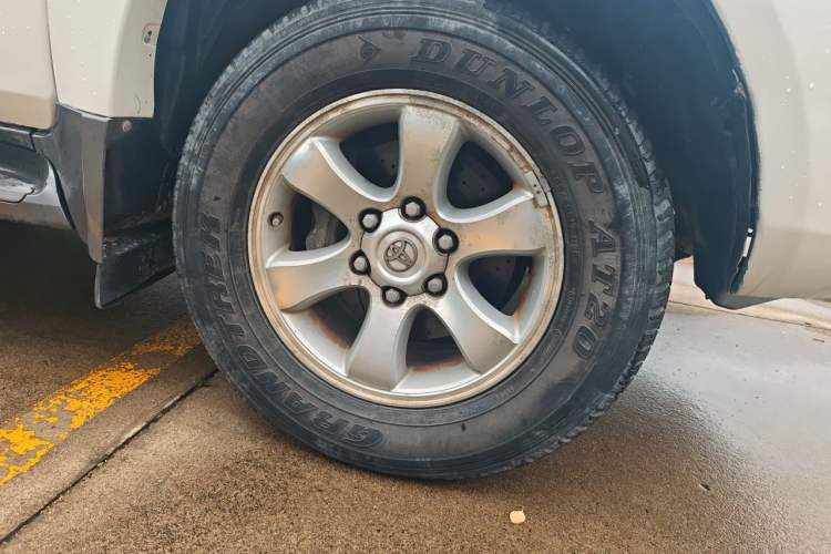 Used Toyota Prado 2006 4.0L Automatic VX Right Front Wheel Hub