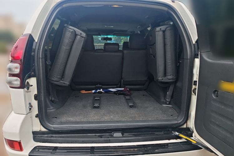 Used Toyota Prado 2006 4.0L Automatic VX Trunk