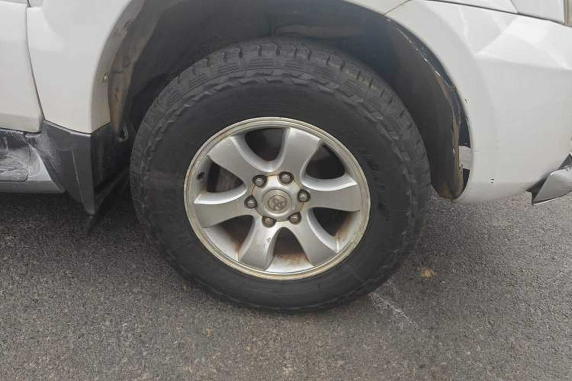 Used Toyota Prado 2007 2.7 GX Automatic Right Front Wheel Hub