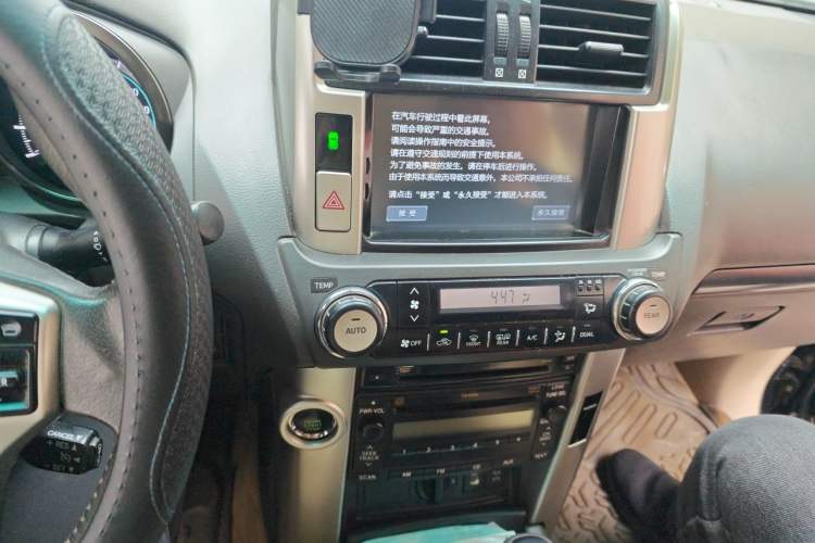 Used Toyota Prado 2010 4.0L Automatic TX-L Audio And AC Panel