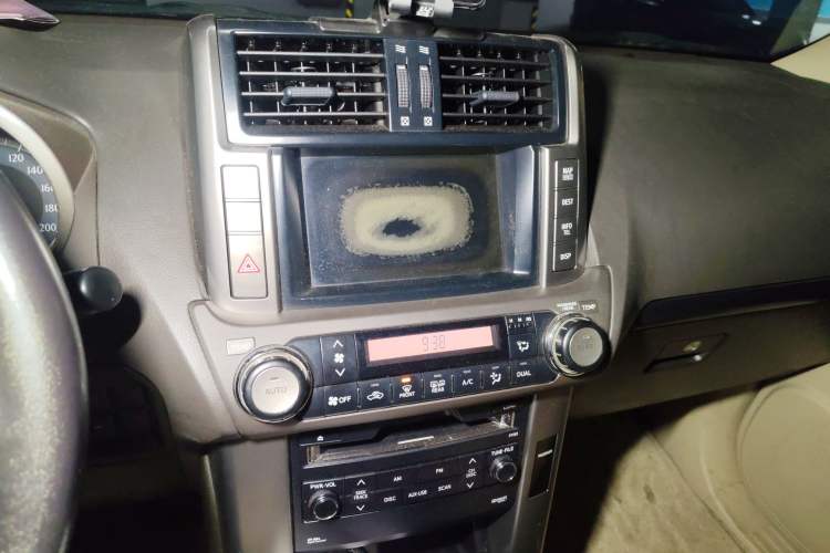Used Toyota Prado 2010 2.7L Automatic Deluxe Edition Audio And AC Panel