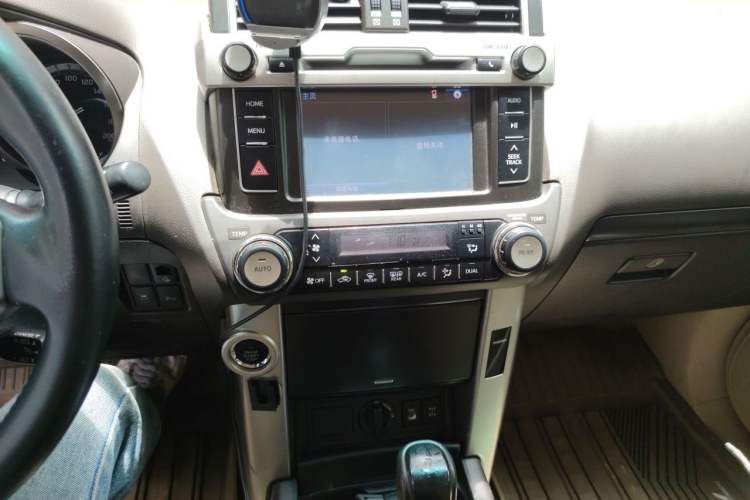 Used Toyota Prado 2010 4.0L Automatic TX-L NAVI Audio And AC Panel