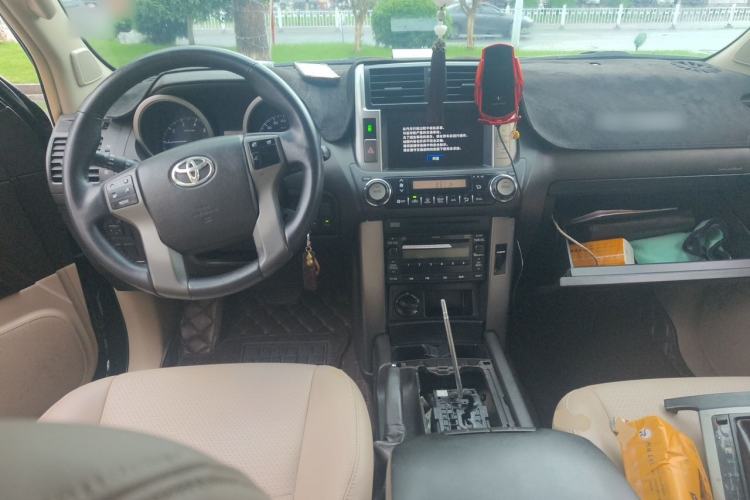 Used Toyota Prado 2010 2.7L Automatic Deluxe Edition Center Console