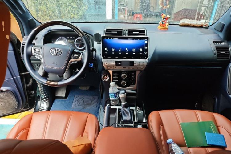 Used Toyota Prado 2010 2.7L Automatic Standard Edition Center Console