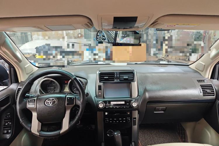 Used Toyota Prado 2010 2.7L Automatic Standard Edition Center Console