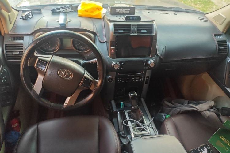 Used Toyota Prado 2010 2.7L Automatic Standard Edition Center Console