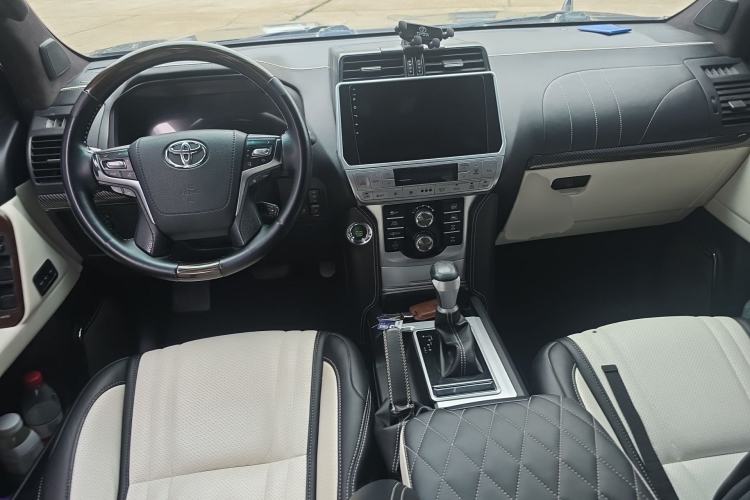 Used Toyota Prado 2010 4.0L Automatic VX NAVI Center Console
