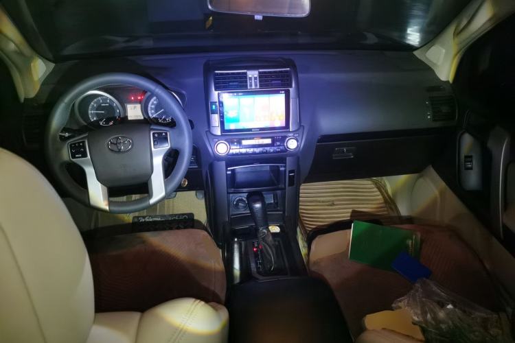 Used Toyota Prado 2010 2.7L Automatic Deluxe Edition Center Console