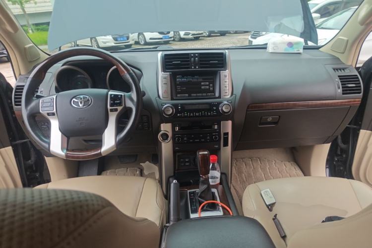 Used Toyota Prado 2010 4.0L Automatic VX NAVI Center Console