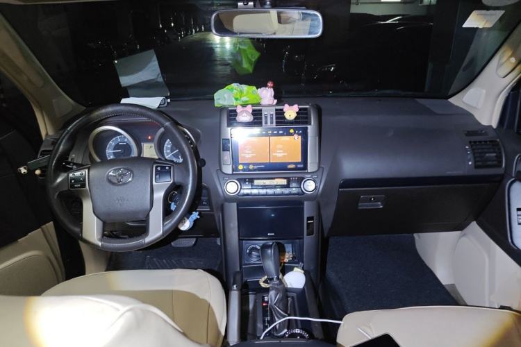 Used Toyota Prado 2010 2.7L Automatic Standard Edition Center Console