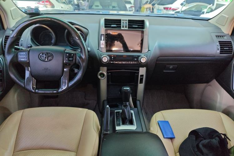 Used Toyota Prado 2010 4.0L Automatic TX-L Center Console