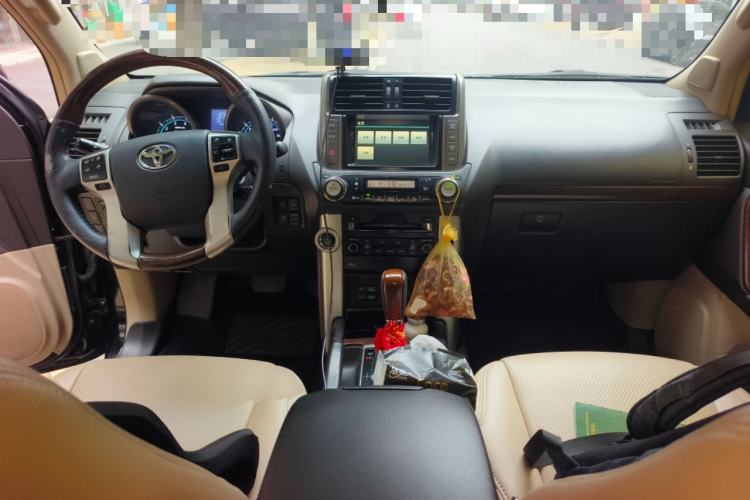 Used Toyota Prado 2010 4.0L Automatic VX NAVI Center Console