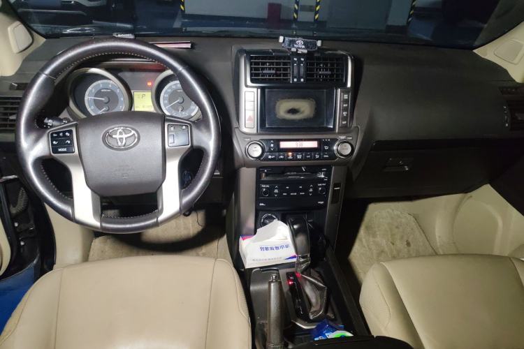Used Toyota Prado 2010 2.7L Automatic Deluxe Edition Center Console