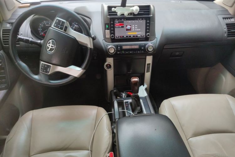 Used Toyota Prado 2010 4.0L Automatic TX-L Center Console
