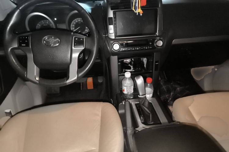 Used Toyota Prado 2010 2.7L Automatic Standard Edition Center Console