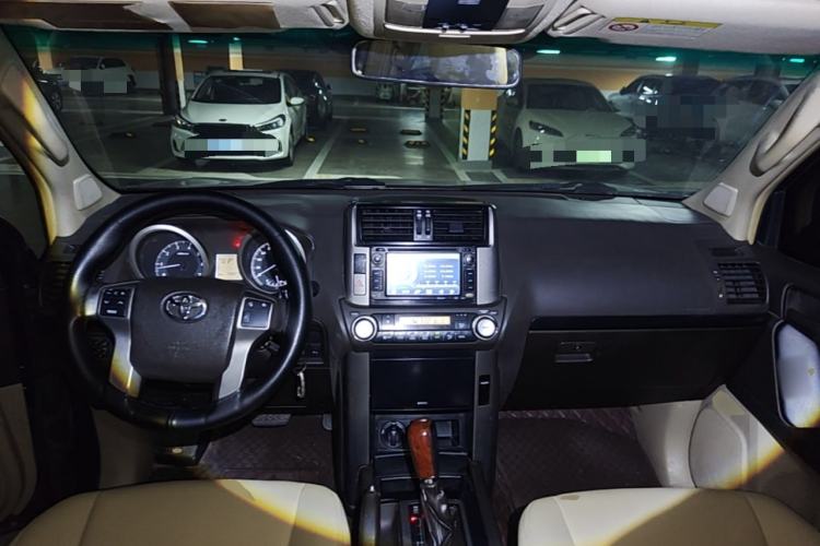 Used Toyota Prado 2010 2.7L Automatic Standard Edition Center Console