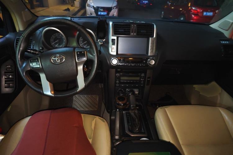Used Toyota Prado 2010 2.7L Automatic Standard Edition Center Console