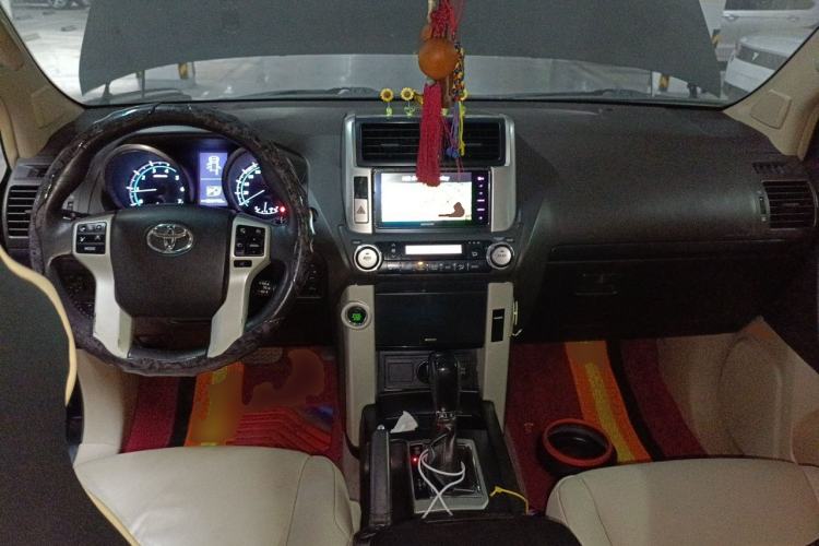 Used Toyota Prado 2010 4.0L Automatic TX-L NAVI Center Console