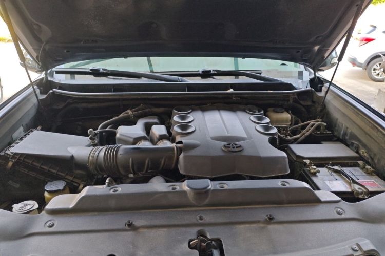Used Toyota Prado 2010 4.0L Automatic TX-L Engine Bay